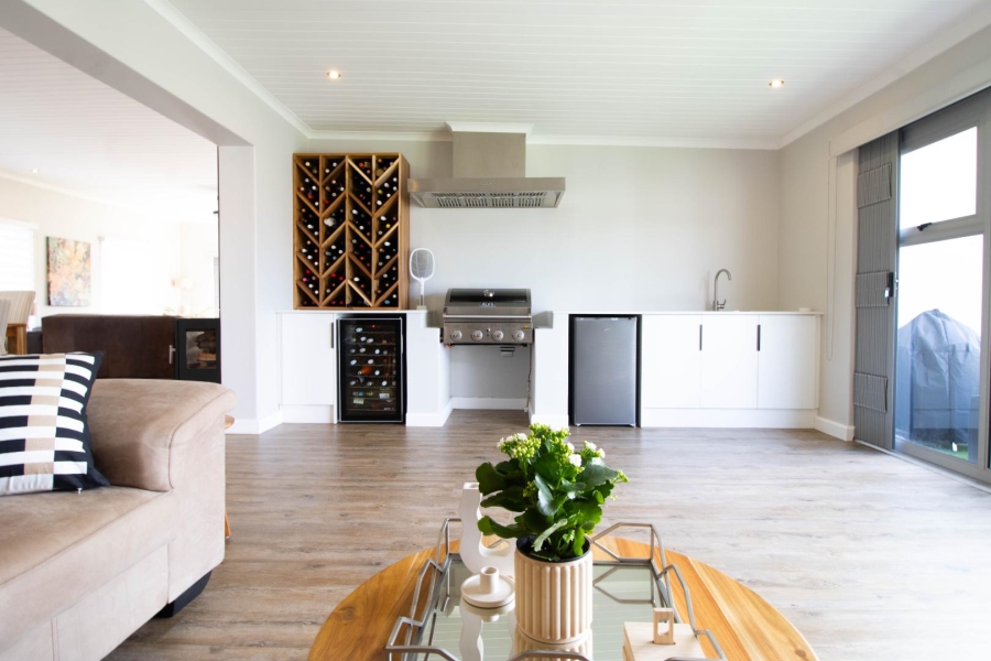 3 Bedroom Property for Sale in Sandbaai Western Cape